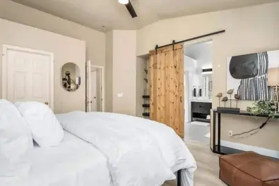 Image de Modern Comfort: Fresno Edition