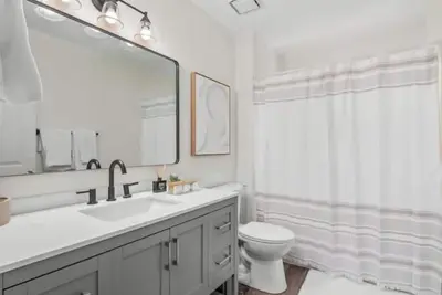 Image de Comfort & Elegance: Fresno Edition