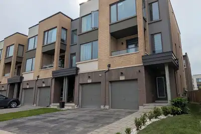 Image de Chic Urban Stay in Oakville - 40mins to Toronto, walking distance to shops