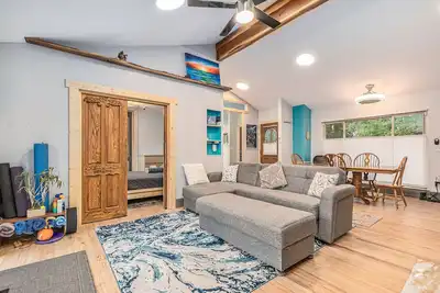 Image de Amazing  1 Acre Lakefront 3b/2b Apt w/Access to 4 Lakes, peaceful, boats galore!