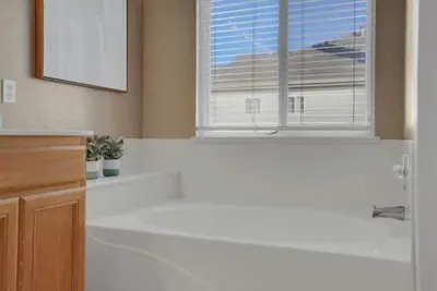 Image de Modern Comfort: Waterfront Edition