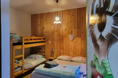 Image de Chambre familiale ( lit 140cm + lit superposé 90cm )