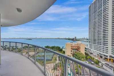Image de 2br 2ba Luxury Apartment with Bay and City Views