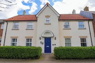 Denby Seahaven, pet friendly, with pool in Primrose Valley