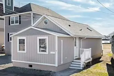 Image de Bay view beach cottage with loft in tranquil Hull