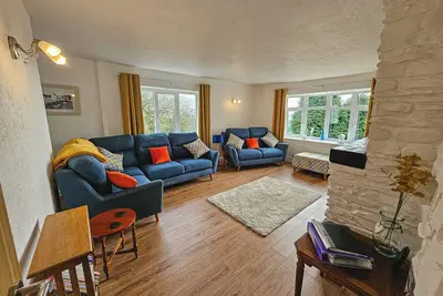 Image de Raphael House, pet friendly, with hot tub in Burry Port