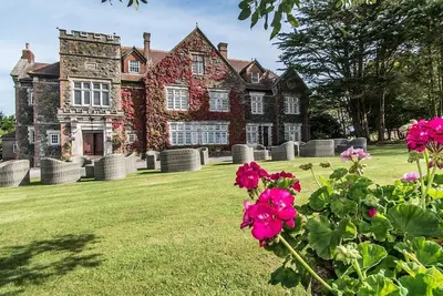 Image de Alston Hall, pet friendly, with pool in Battisborough Cross