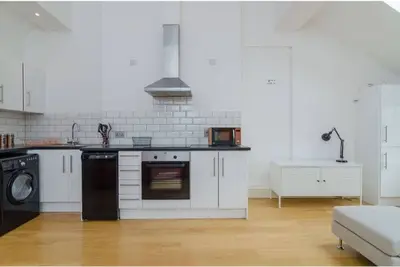 Image de The Spire Apt - Spacious 2-Bed City Centre Apt – Sleeps 5 | Cathedral Quarter Location