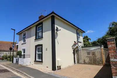 Image de May Cottage, pet friendly, with a garden in Shanklin
