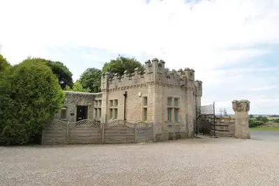 Image de Walworth Castle Lodge, pet friendly, with hot tub in Darlington