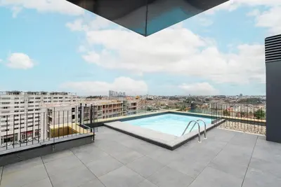 Image de Premium Flat w/ Balcony by HostWise