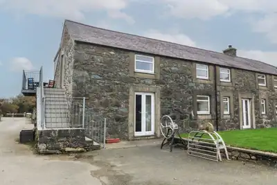 Image de Cwellyn, pet friendly, with pool in Pwllheli