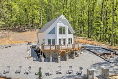 Image de Cottage on a Private Vineyard with Scenic Views and Hot Tub