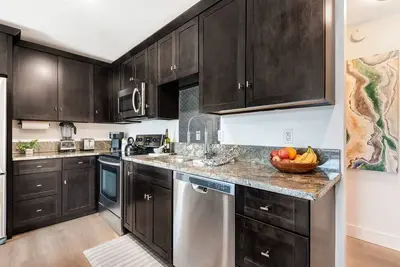 Image de Downtown condo with an awesome view and pool and hot tub access