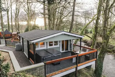 Image de Buttermilk Bridge, romantic, with hot tub in Dungiven, Londonderry
