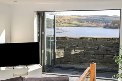 Image de Lake Bank Views, romantic, with a garden in Littleborough