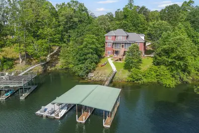 Image de Spacious 5-bedroom house with dock, swim platform, 2 SUPs, & canoe in quaint Arley