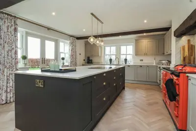 Providence Farmhouse, family friendly, with hot tub in Easingwold
