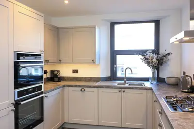 Image de 4 Alma Terrace, pet friendly, with open fire in Malborough