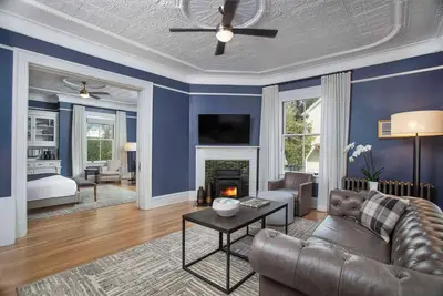 Image de 1-Bedroom Suite at a 4. 5⭐️ Hotel