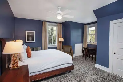 Image de 2-Bedroom Suite at a 4. 5⭐️ Hotel