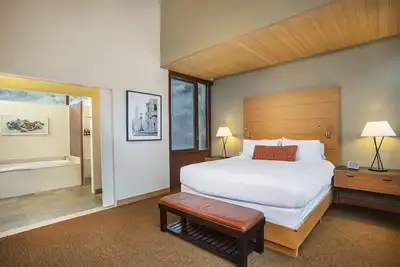 Image de 1-Bedroom Suite at a 4. 5⭐️ Hotel
