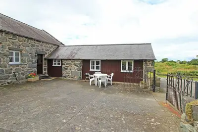 Image de Y Stabl (The Old Stable), pet friendly, with a garden in Llanbedr