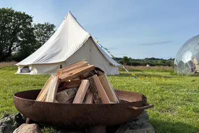Image de Dog Friendly Cozy Bell Tent With Log Burner
