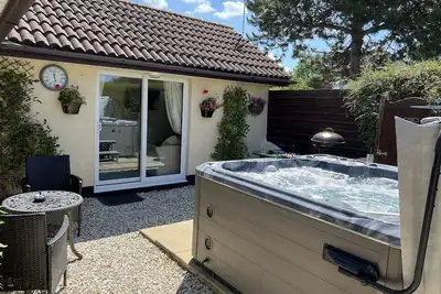 Image de Sunnyside, romantic, with hot tub in Barrow-Upon-Humber