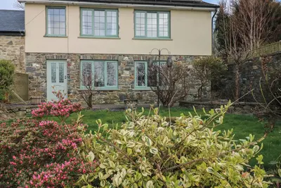 Image de Carreg Yr Onnen, pet friendly, with open fire in Penparc