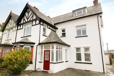 Image de 51 Trinity Avenue, family friendly, with hot tub in Llandudno