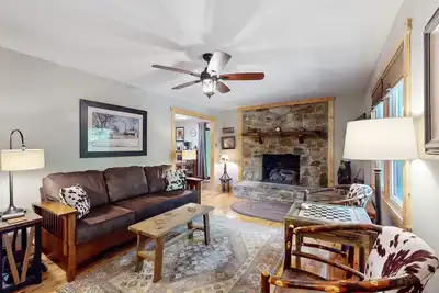 Image de Serene Retreat With Private Fire-Pit Area, Full Kitchen, Wifi and Outdoor Shower