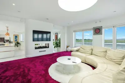 Image de The Penthouse - Marine House, family friendly in Milford On Sea