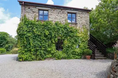 Hollies Cottage, pet friendly, with a garden in Goonhavern
