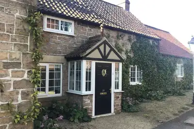 Image de Rose Cottage, romantic, with hot tub in Kirkby-In-Ashfield