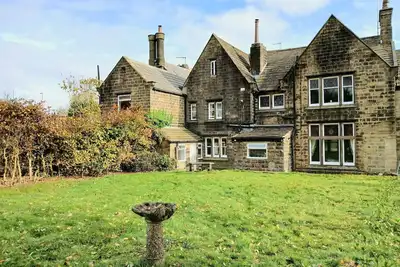 Image de Cold Spring House, with a garden in Cullingworth