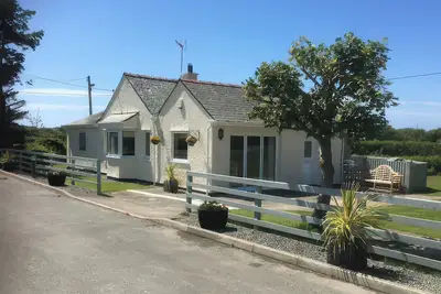 Image de Plas Lodge, family friendly, with a garden in Llanfaelog