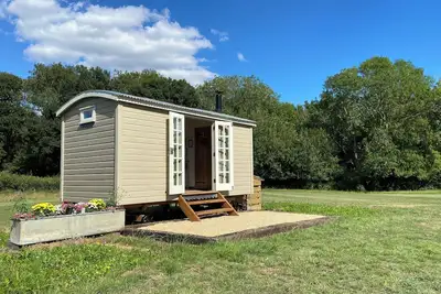 Image de Shepherd Hut 1, pet friendly, with open fire in Northchapel