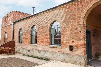 Image de West Stable, character holiday cottage, with open fire in Retford