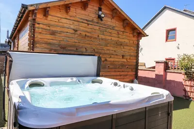 Image de Smiddy Bothy, romantic, with hot tub in Edzell