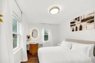 Image de Stylish Stay in City’s Best Spot- The Perfect Stay