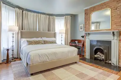 Image de The 200 South St Boutique Hotel w/ Pool