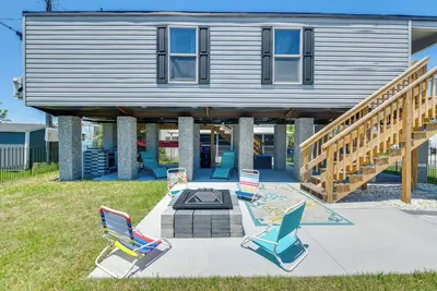 Image de 2 Mi to Anna Maria Island: Newly Built Home!