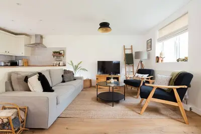 Beautifully presented dog friendly - Eagle Cottage