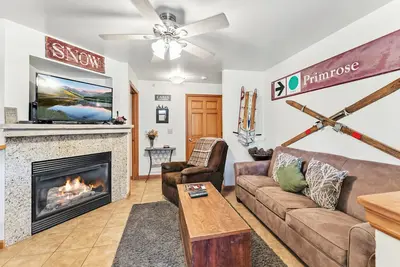 Image de Main St, Shops, Lake | Patio Grill