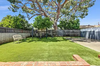 Image de 3 bedroom 2 bath Family Home with private backyard in Alhambra