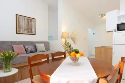 Image de Apartments Roščić - Classic Two Bedroom Apartment with Balcony and Sea View