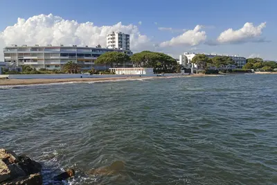 Image de Appartement vue mer avec accès direct à la plage