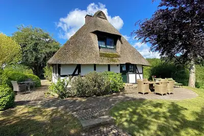 Image de Uniquely charming thatched cottage with 900 square meters of land and a view of the Baltic Sea Pure nature