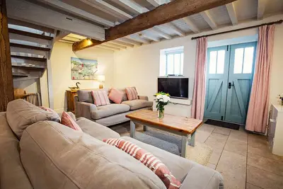 Image de The Granary, 550m from descent to Durdle Door! Shared additional facilities.